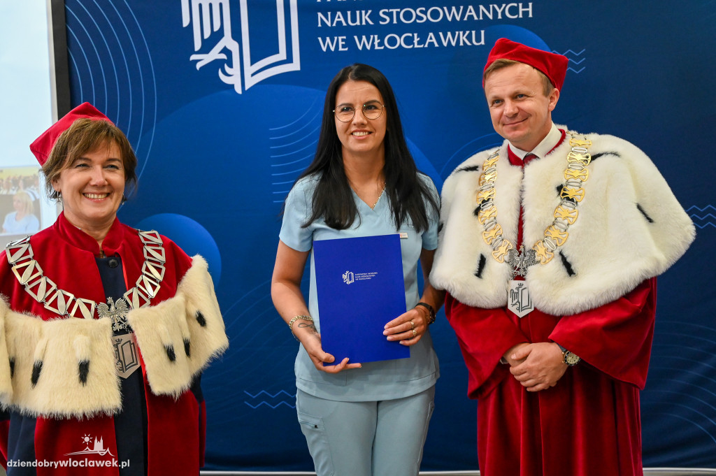 Wręczenie dyplomów na PANS: pielęgniarstwo
