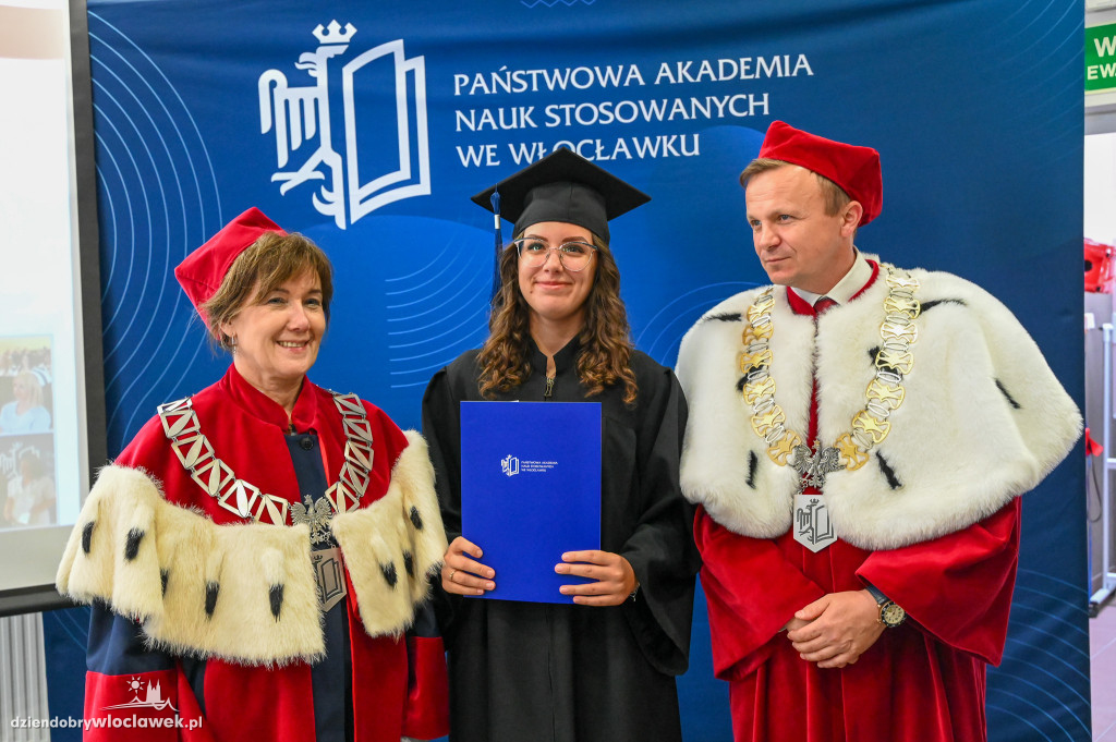 Wręczenie dyplomów na PANS: pielęgniarstwo