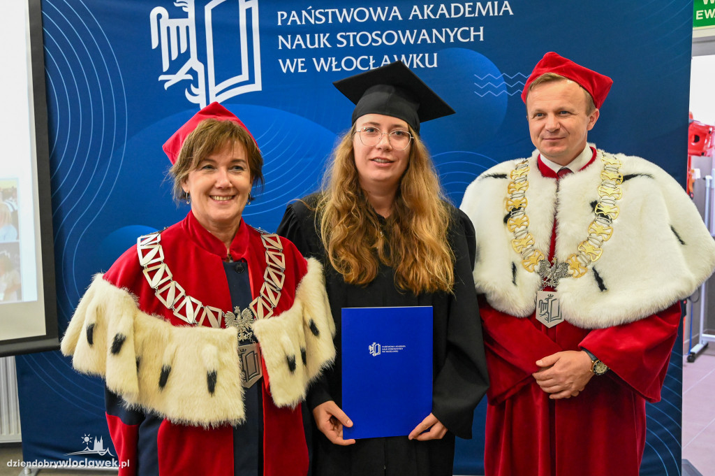 Wręczenie dyplomów na PANS: pielęgniarstwo