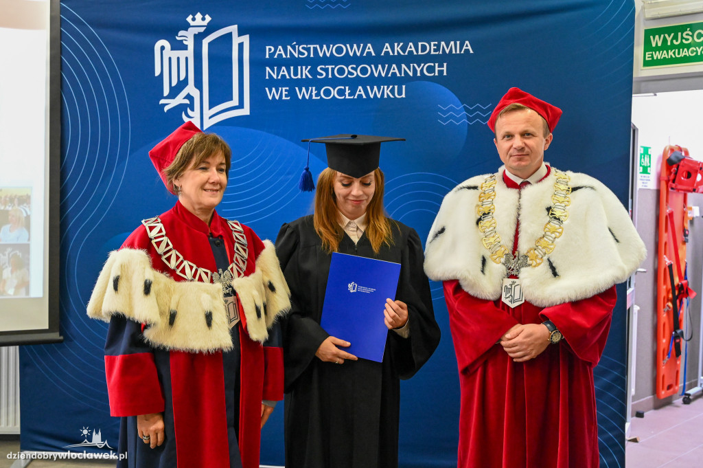 Wręczenie dyplomów na PANS: pielęgniarstwo