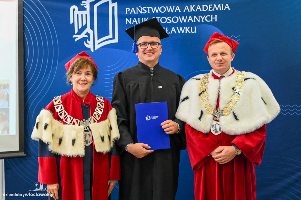 Wręczenie dyplomów na PANS: pielęgniarstwo