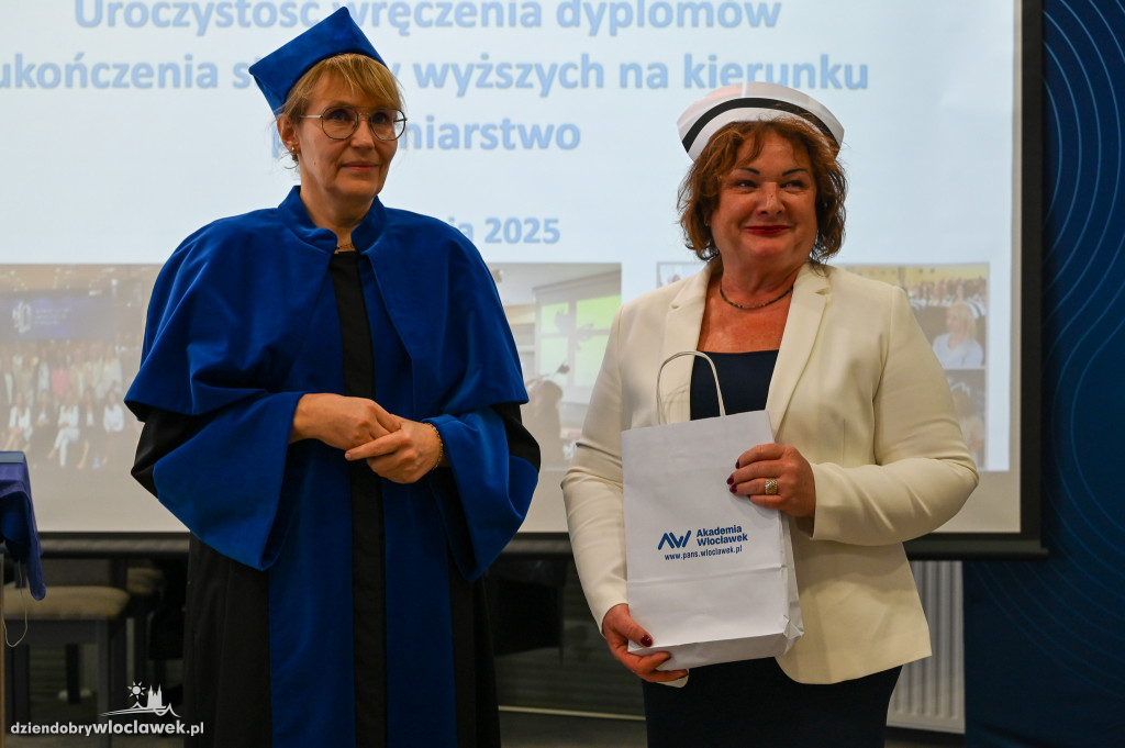 Wręczenie dyplomów na PANS: pielęgniarstwo