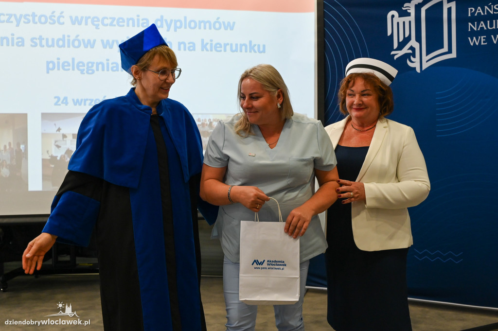 Wręczenie dyplomów na PANS: pielęgniarstwo