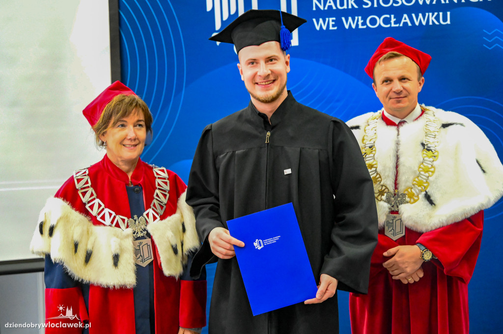 Wręczenie dyplomów na PANS: pielęgniarstwo
