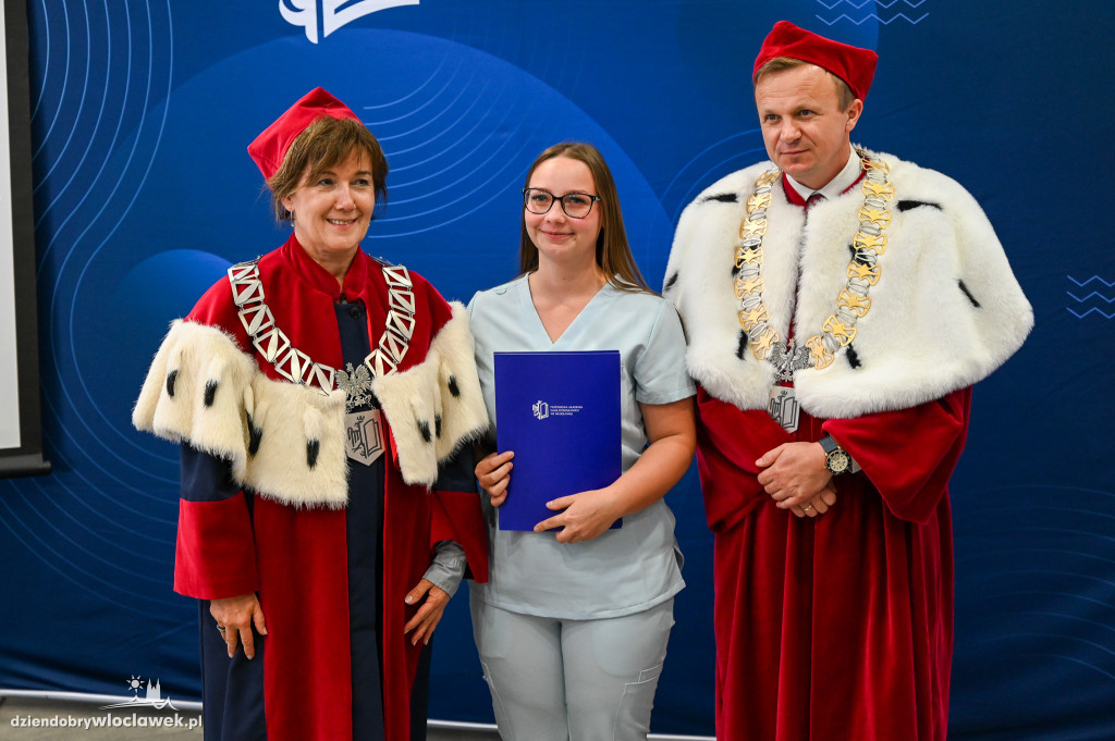 Wręczenie dyplomów na PANS: pielęgniarstwo