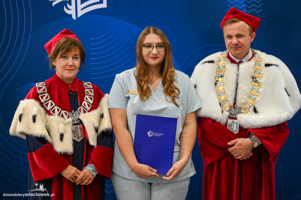 Wręczenie dyplomów na PANS: pielęgniarstwo