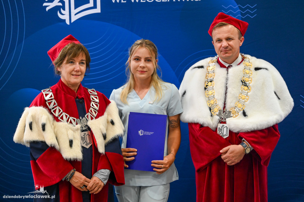Wręczenie dyplomów na PANS: pielęgniarstwo