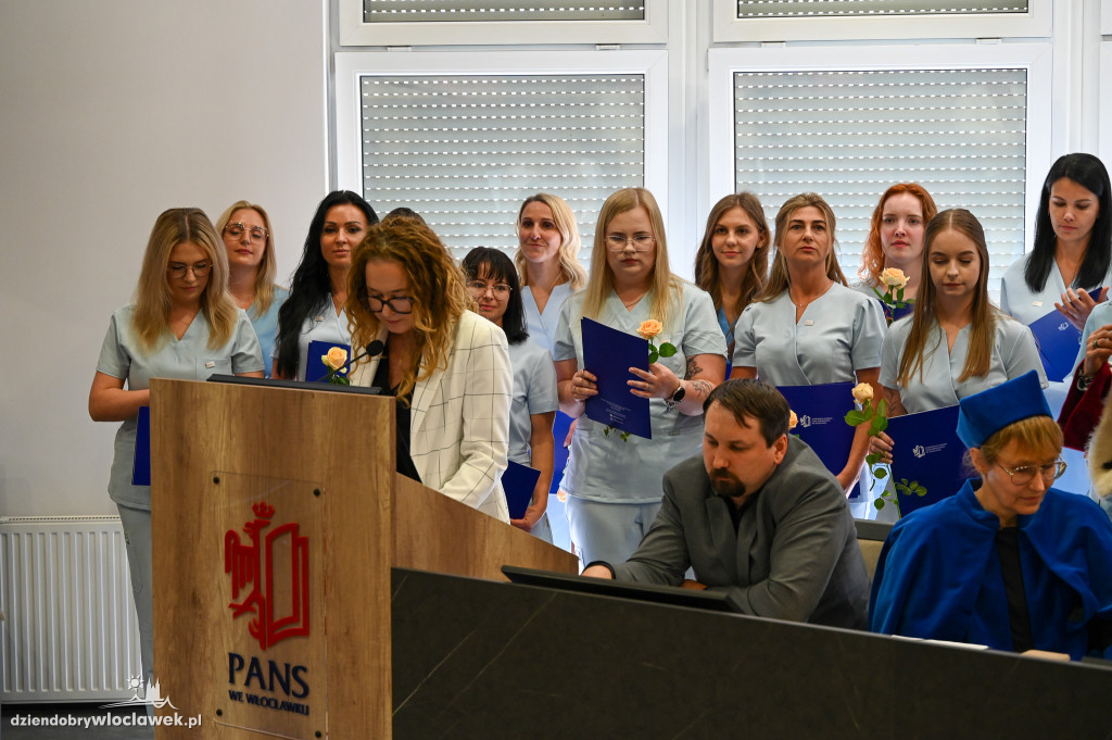 Wręczenie dyplomów na PANS: pielęgniarstwo