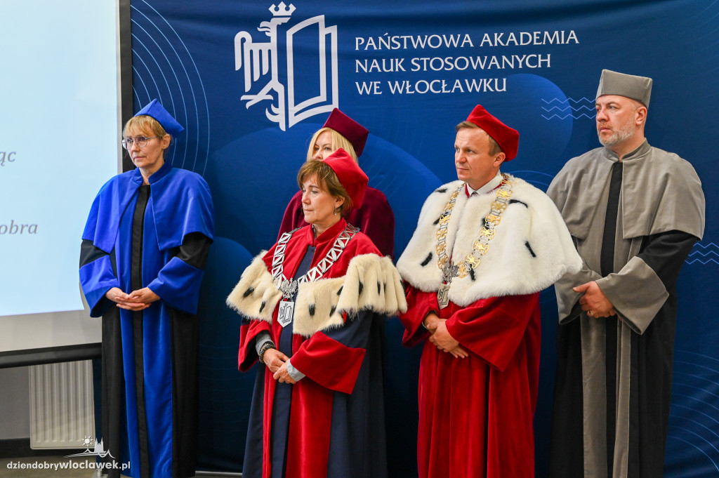 Wręczenie dyplomów na PANS: pielęgniarstwo
