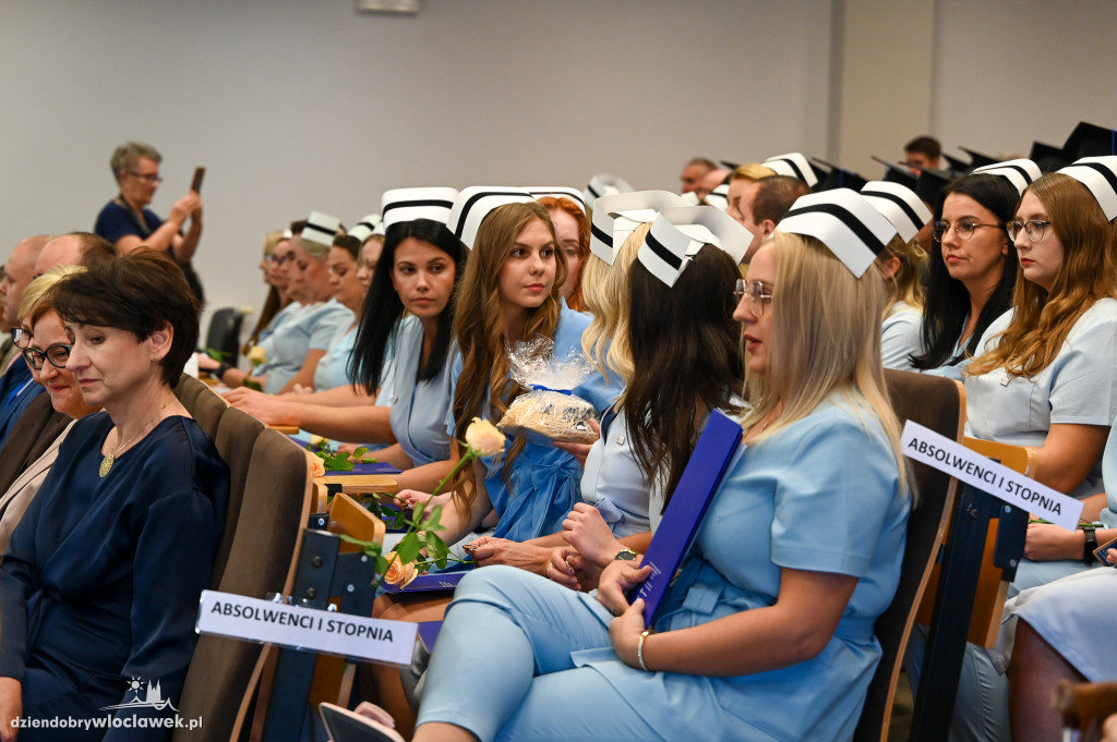 Wręczenie dyplomów na PANS: pielęgniarstwo