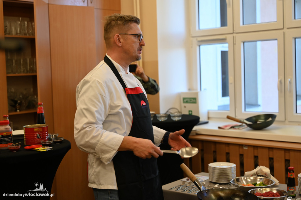 Pierogi w woku: kulinarna podróż w Chemiku