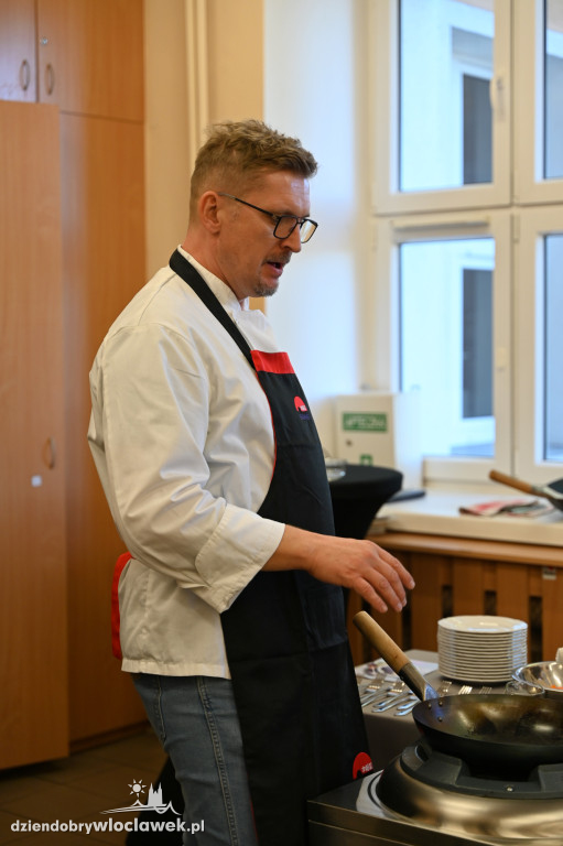Pierogi w woku: kulinarna podróż w Chemiku