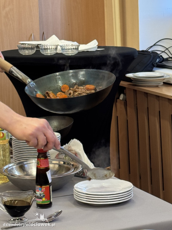 Pierogi w woku: kulinarna podróż w Chemiku