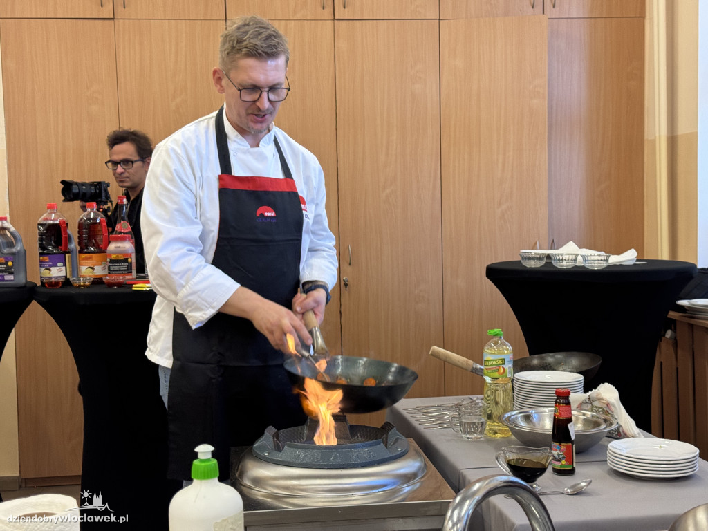 Pierogi w woku: kulinarna podróż w Chemiku