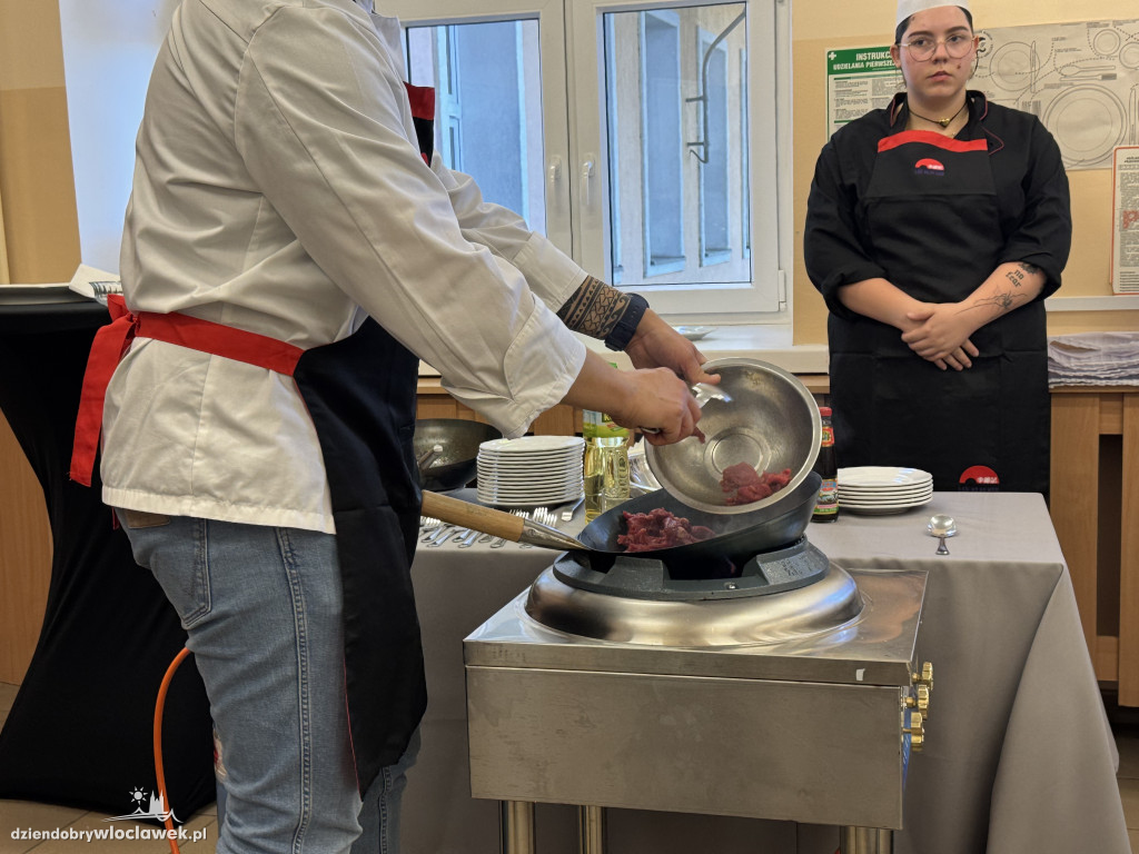 Pierogi w woku: kulinarna podróż w Chemiku