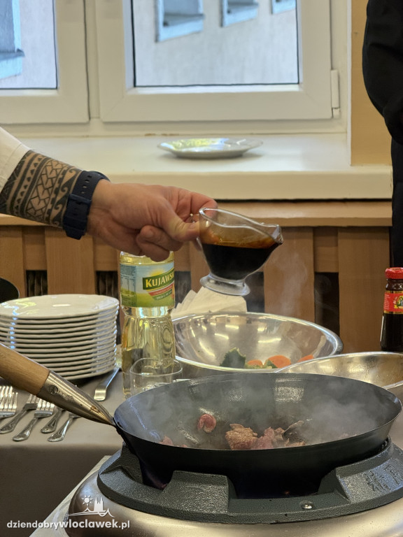 Pierogi w woku: kulinarna podróż w Chemiku
