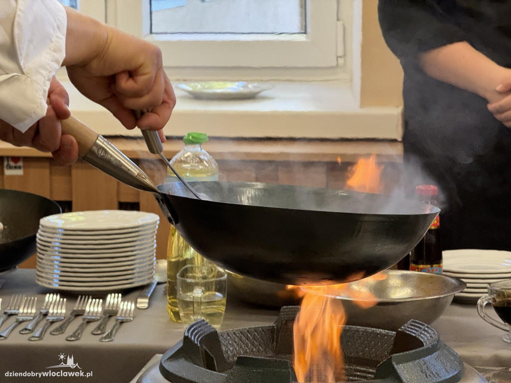 Pierogi w woku: kulinarna podróż w Chemiku