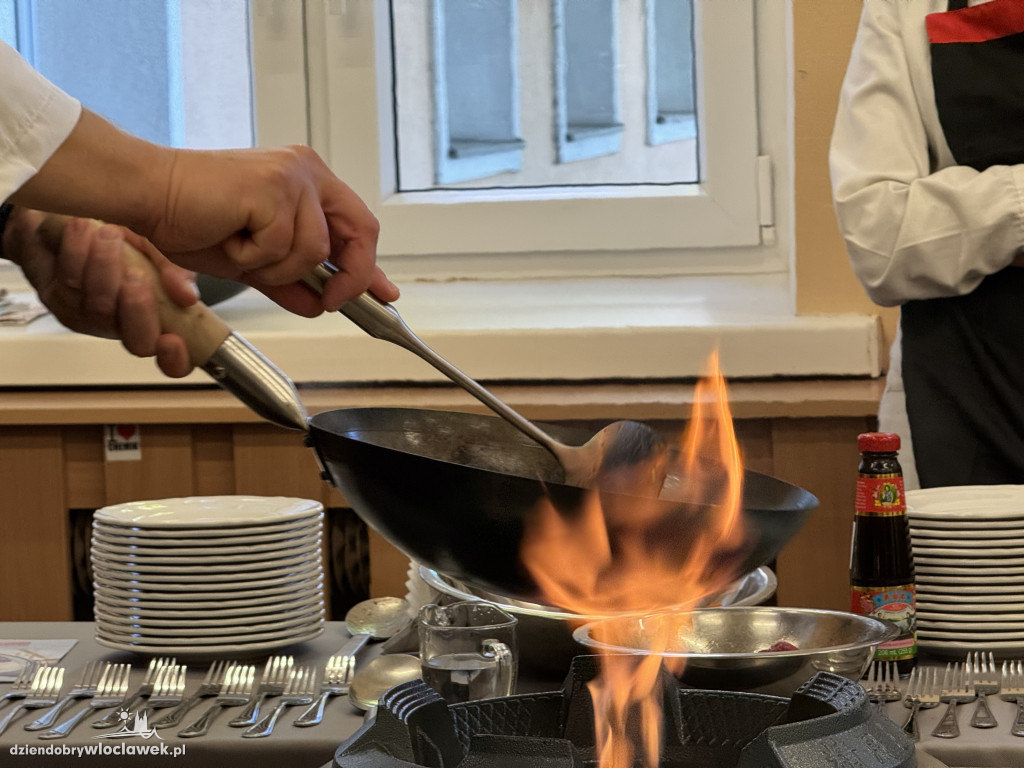 Pierogi w woku: kulinarna podróż w Chemiku