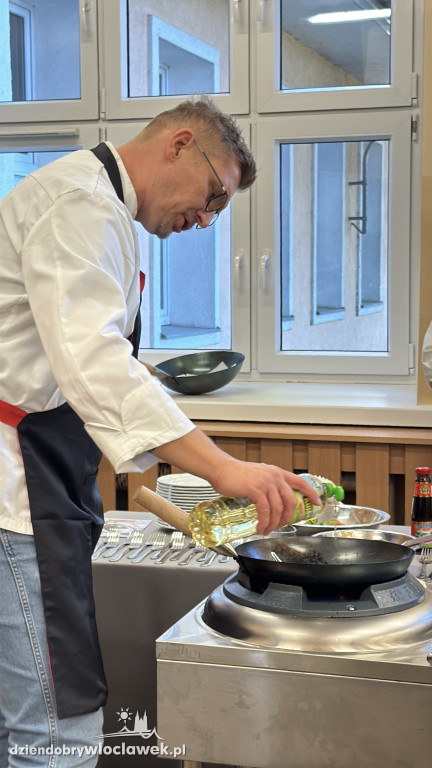 Pierogi w woku: kulinarna podróż w Chemiku