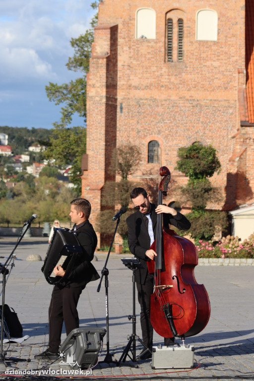 V Festiwal Fajansu: plenerowe malowanie i koncert