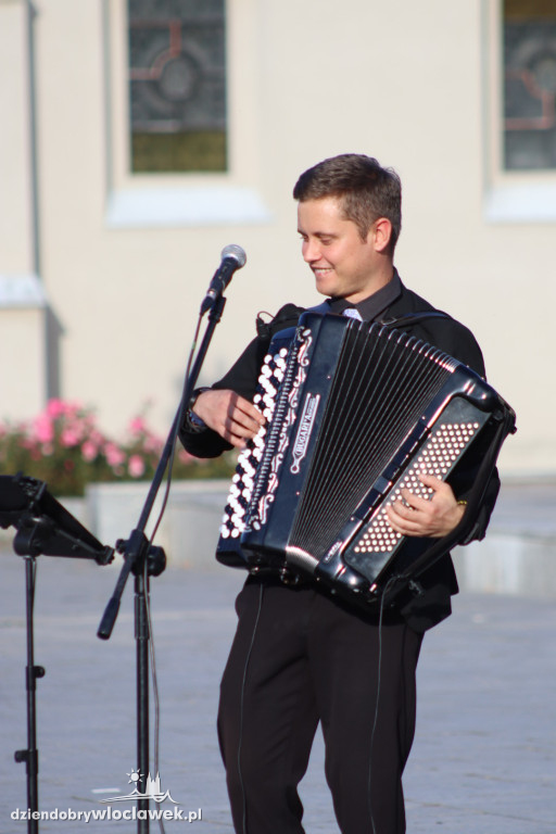 V Festiwal Fajansu: plenerowe malowanie i koncert