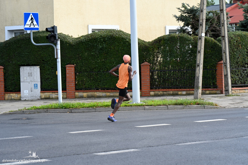 12. Półmaraton Włocławek: zawodnicy na trasie