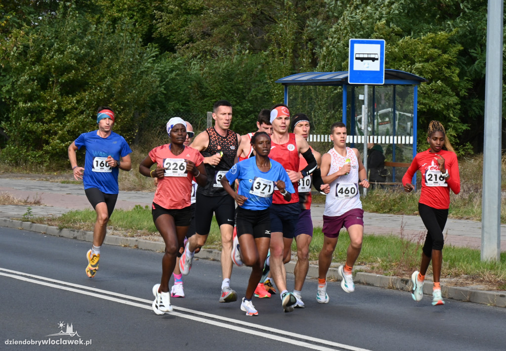 12. Półmaraton Włocławek: zawodnicy na trasie