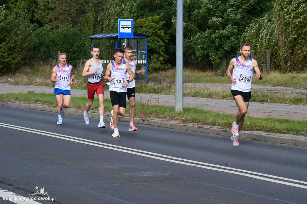 12. Półmaraton Włocławek: zawodnicy na trasie