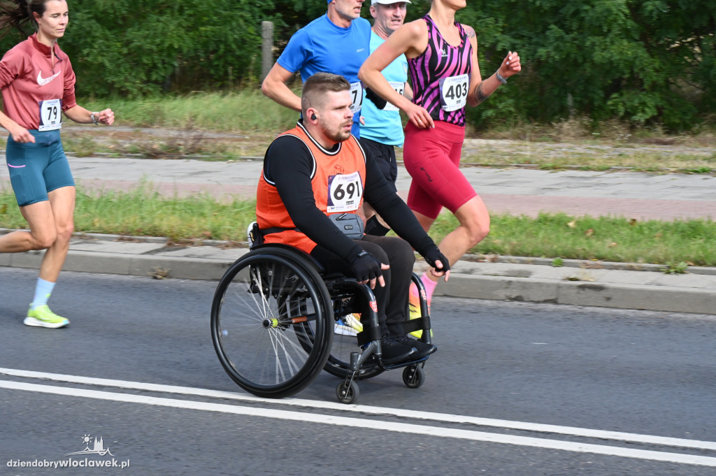 12. Półmaraton Włocławek: zawodnicy na trasie