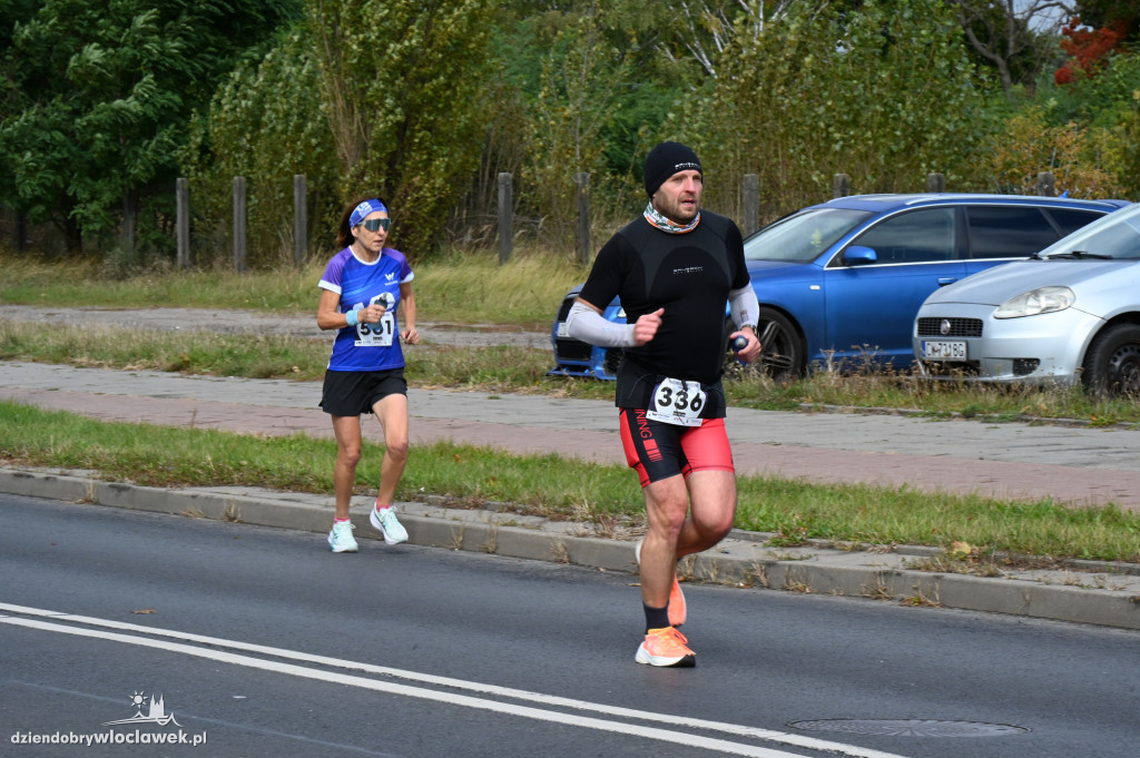 12. Półmaraton Włocławek: zawodnicy na trasie