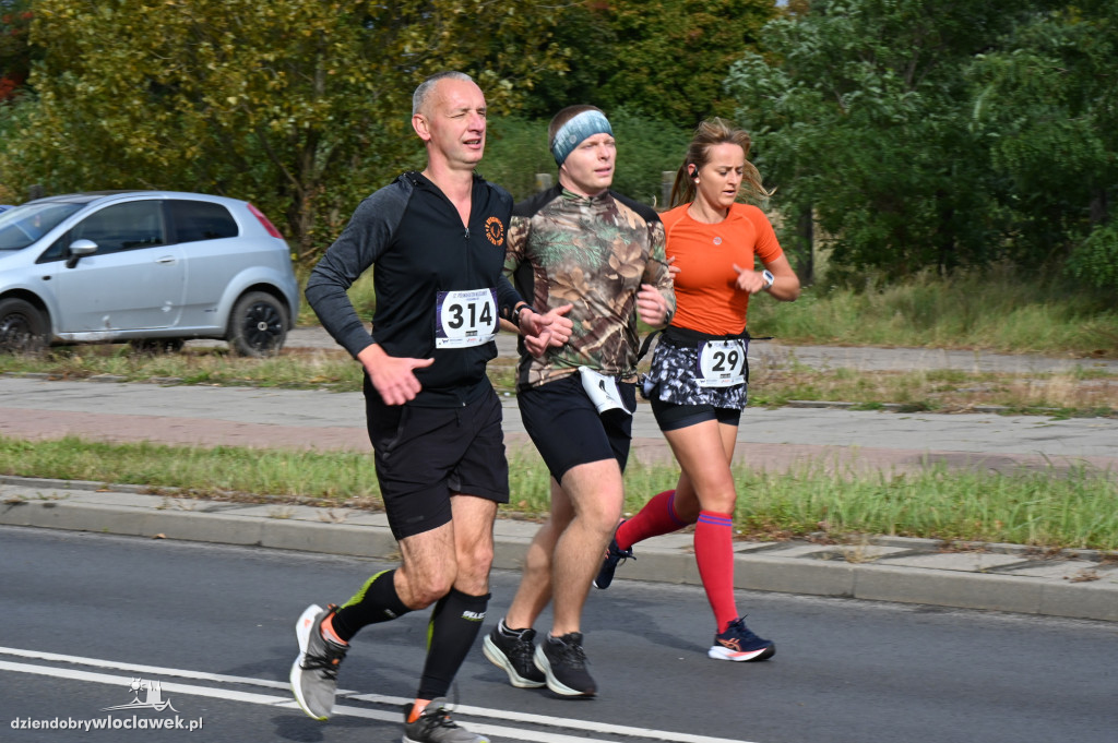 12. Półmaraton Włocławek: zawodnicy na trasie