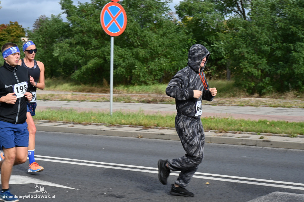 12. Półmaraton Włocławek: zawodnicy na trasie