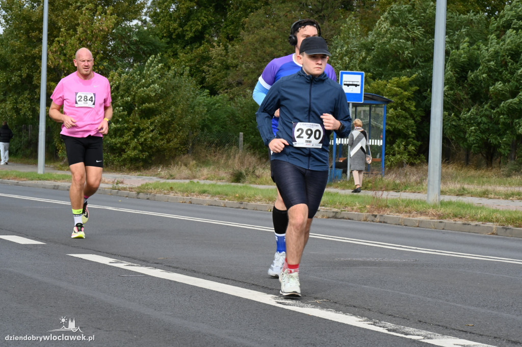 12. Półmaraton Włocławek: zawodnicy na trasie