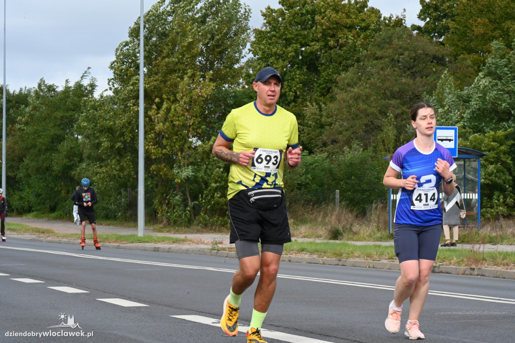 12. Półmaraton Włocławek: zawodnicy na trasie