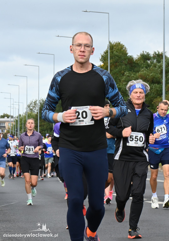 12. Półmaraton Włocławek: zawodnicy na trasie