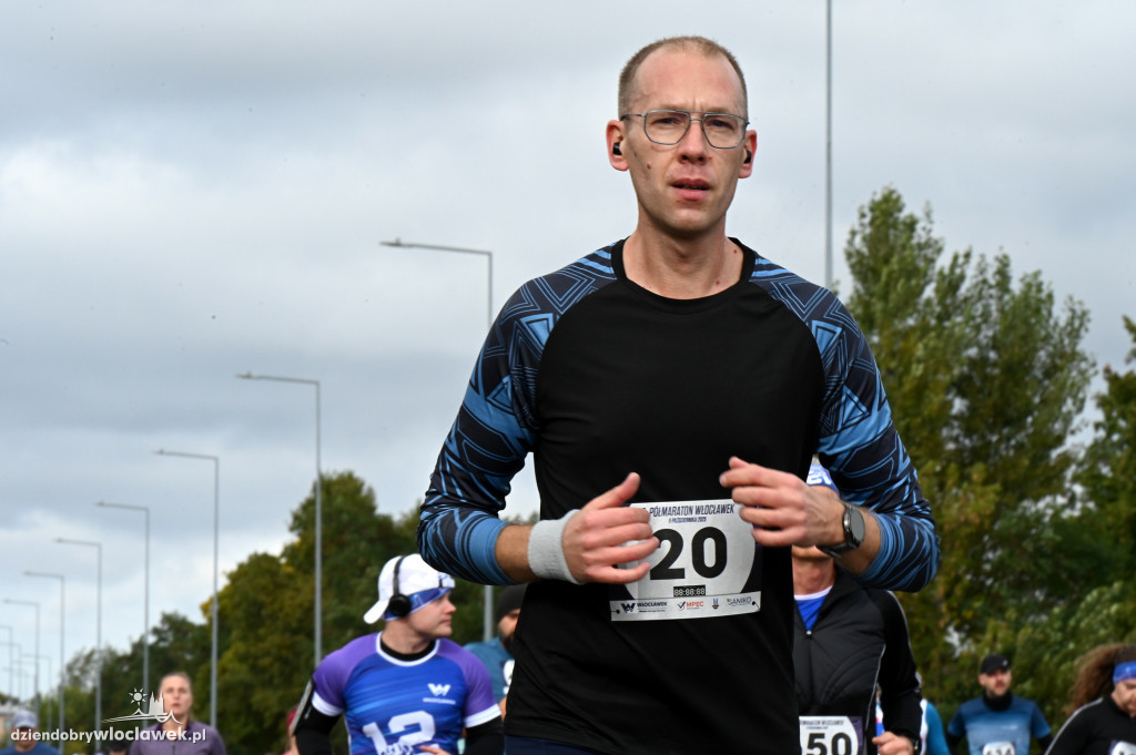 12. Półmaraton Włocławek: zawodnicy na trasie