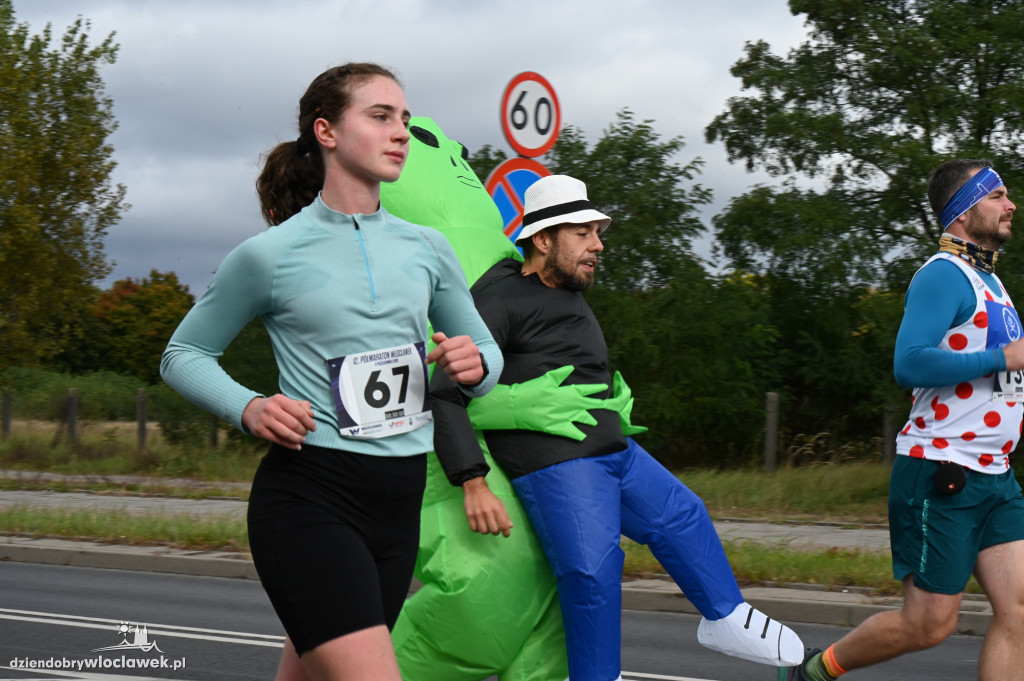 12. Półmaraton Włocławek: zawodnicy na trasie