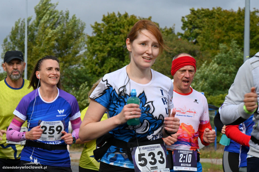 12. Półmaraton Włocławek: zawodnicy na trasie