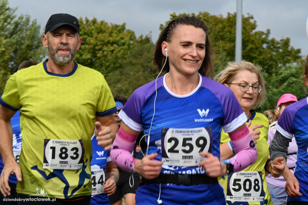 12. Półmaraton Włocławek: zawodnicy na trasie