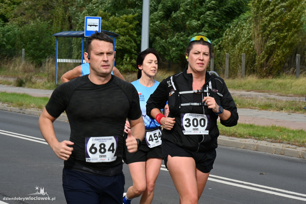 12. Półmaraton Włocławek: zawodnicy na trasie