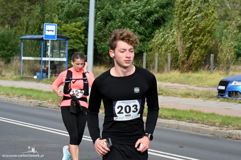 12. Półmaraton Włocławek: zawodnicy na trasie