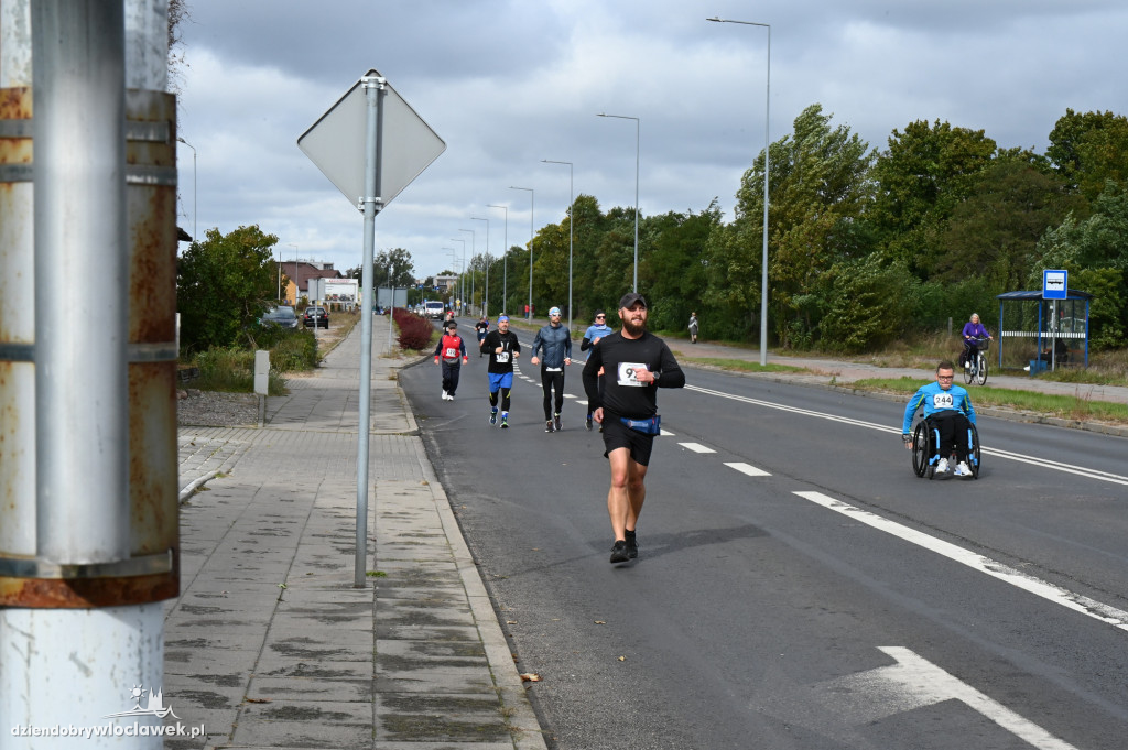 12. Półmaraton Włocławek: zawodnicy na trasie