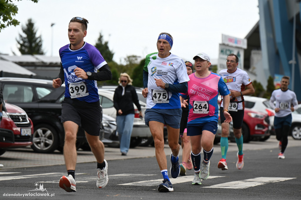 12. Półmaraton Włocławek: zawodnicy na trasie