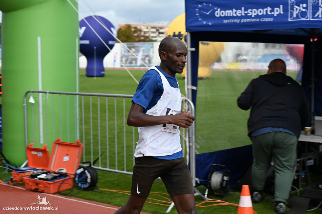 12. Półmaraton Włocławek: zawodnicy na mecie