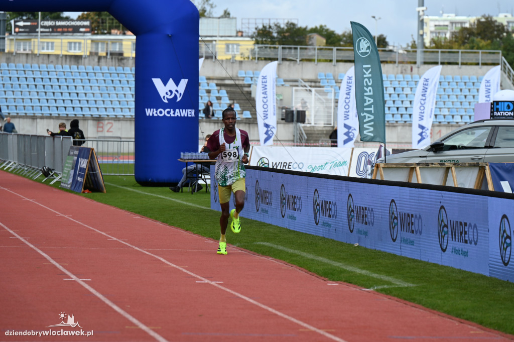 12. Półmaraton Włocławek: zawodnicy na mecie