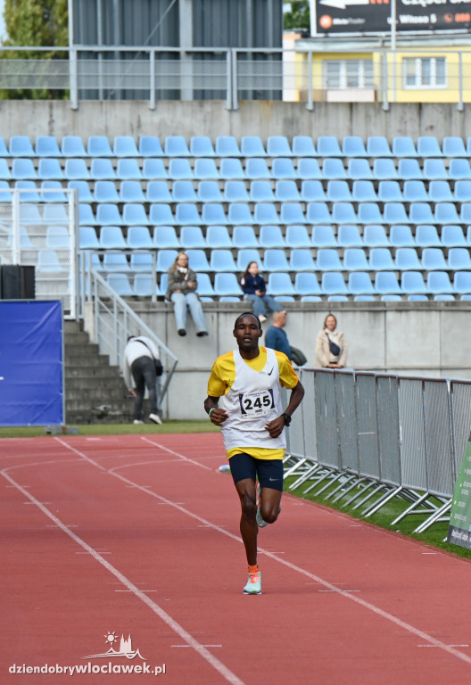 12. Półmaraton Włocławek: zawodnicy na mecie