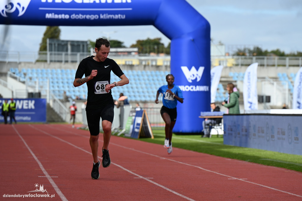 12. Półmaraton Włocławek: zawodnicy na mecie
