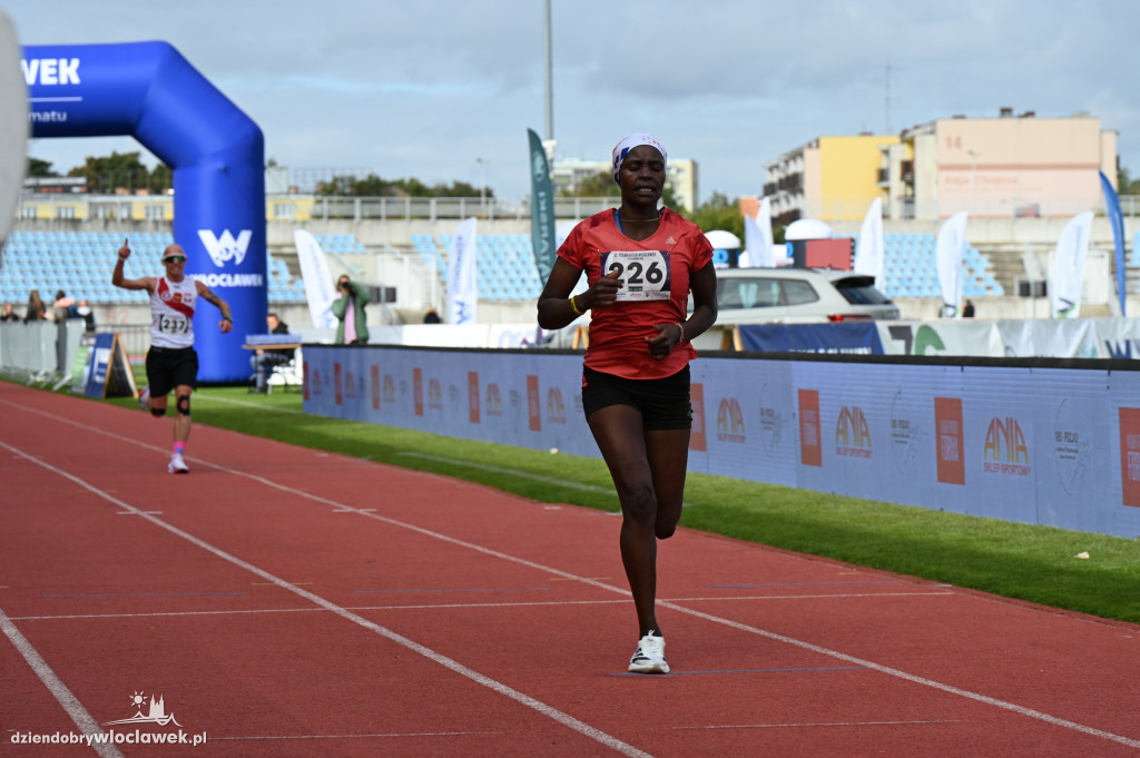 12. Półmaraton Włocławek: zawodnicy na mecie