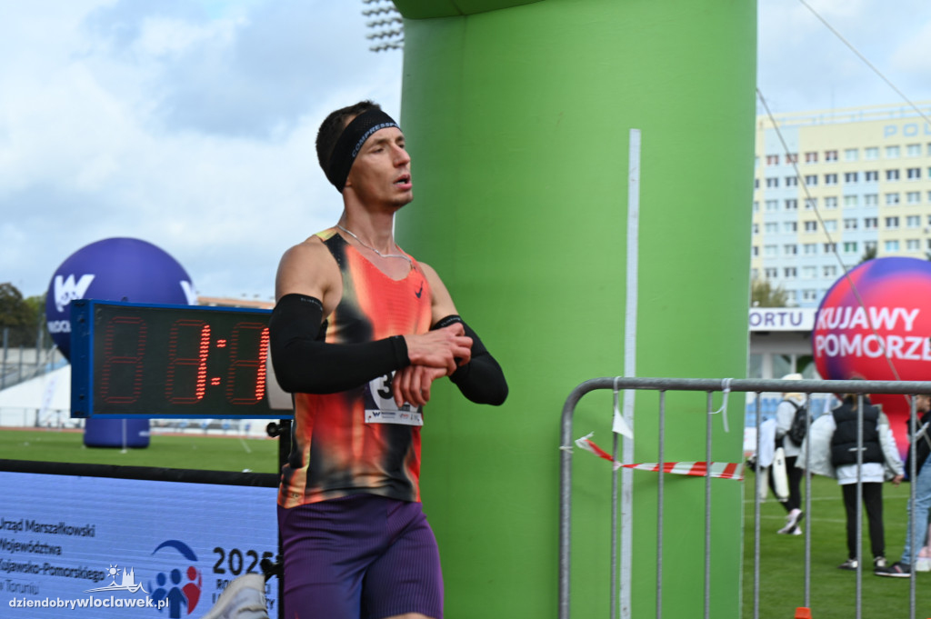 12. Półmaraton Włocławek: zawodnicy na mecie