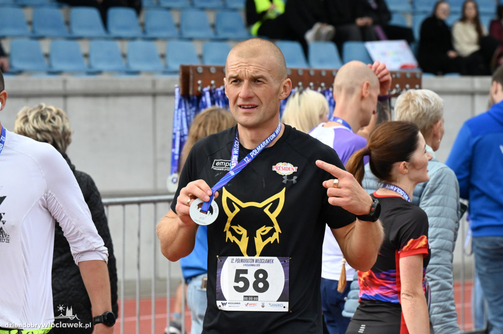 12. Półmaraton Włocławek: zawodnicy na mecie